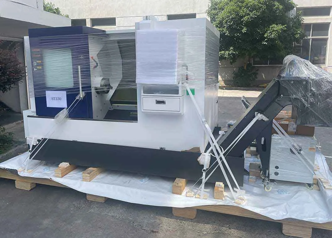 Packaging of CNC lathes machine